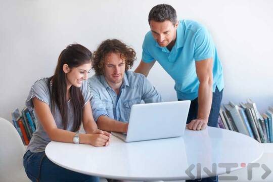 Asynchronous Learning with a Virtual Instructor: 10 Strategies for Engagement