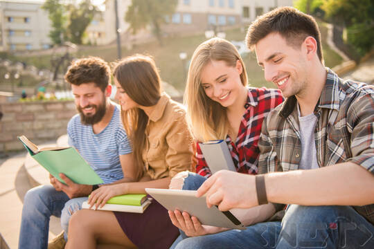 Interactive learning methods in schools