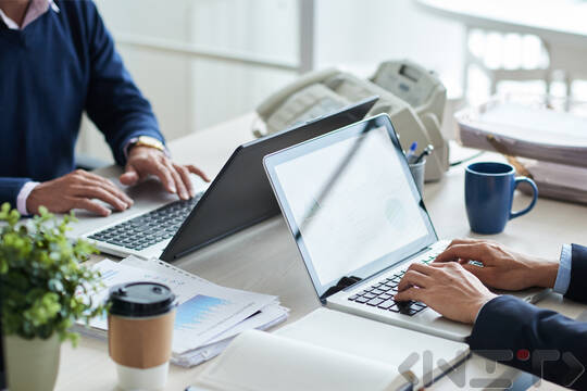 Distance learning management systems and business